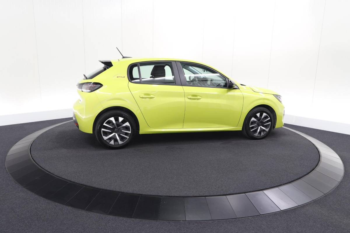 Peugeot 208 Peugeot 208 1.2 Hybrid 110 e-DCS6 Style | Parkeersensoren | Apple Carplay | Cruise Control | Airco
