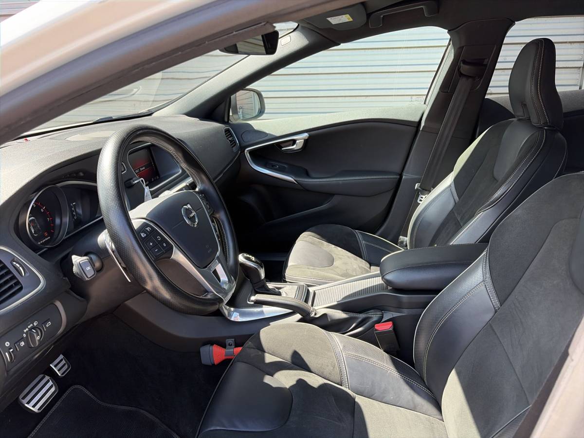 Volvo V40 Volvo V40 1.5 T3 Polar+ Sport / Audio Harman Kardon / Panorama dak / 17″ Velgen /