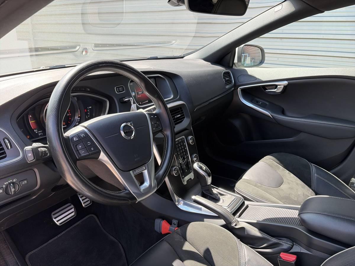 Volvo V40 Volvo V40 1.5 T3 Polar+ Sport / Audio Harman Kardon / Panorama dak / 17″ Velgen /