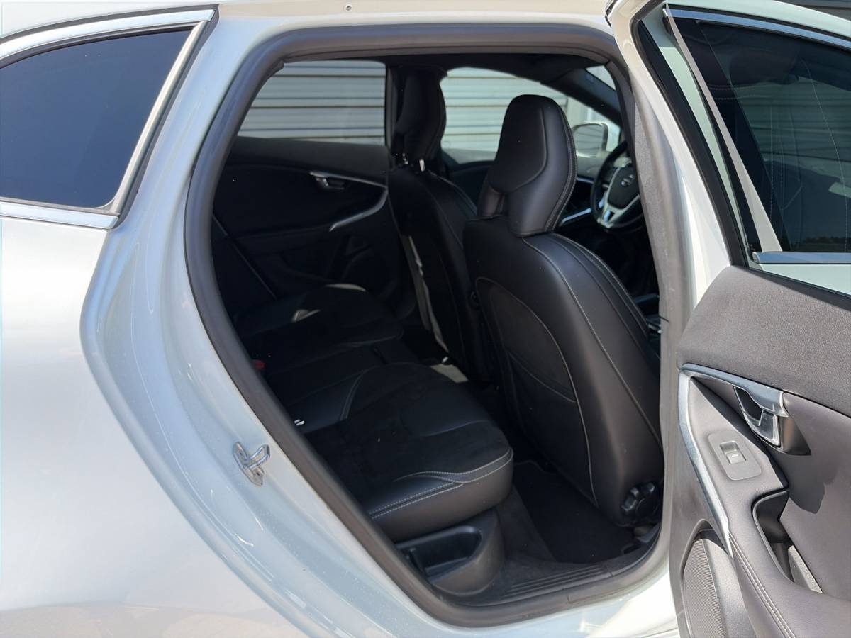 Volvo V40 Volvo V40 1.5 T3 Polar+ Sport / Audio Harman Kardon / Panorama dak / 17″ Velgen /