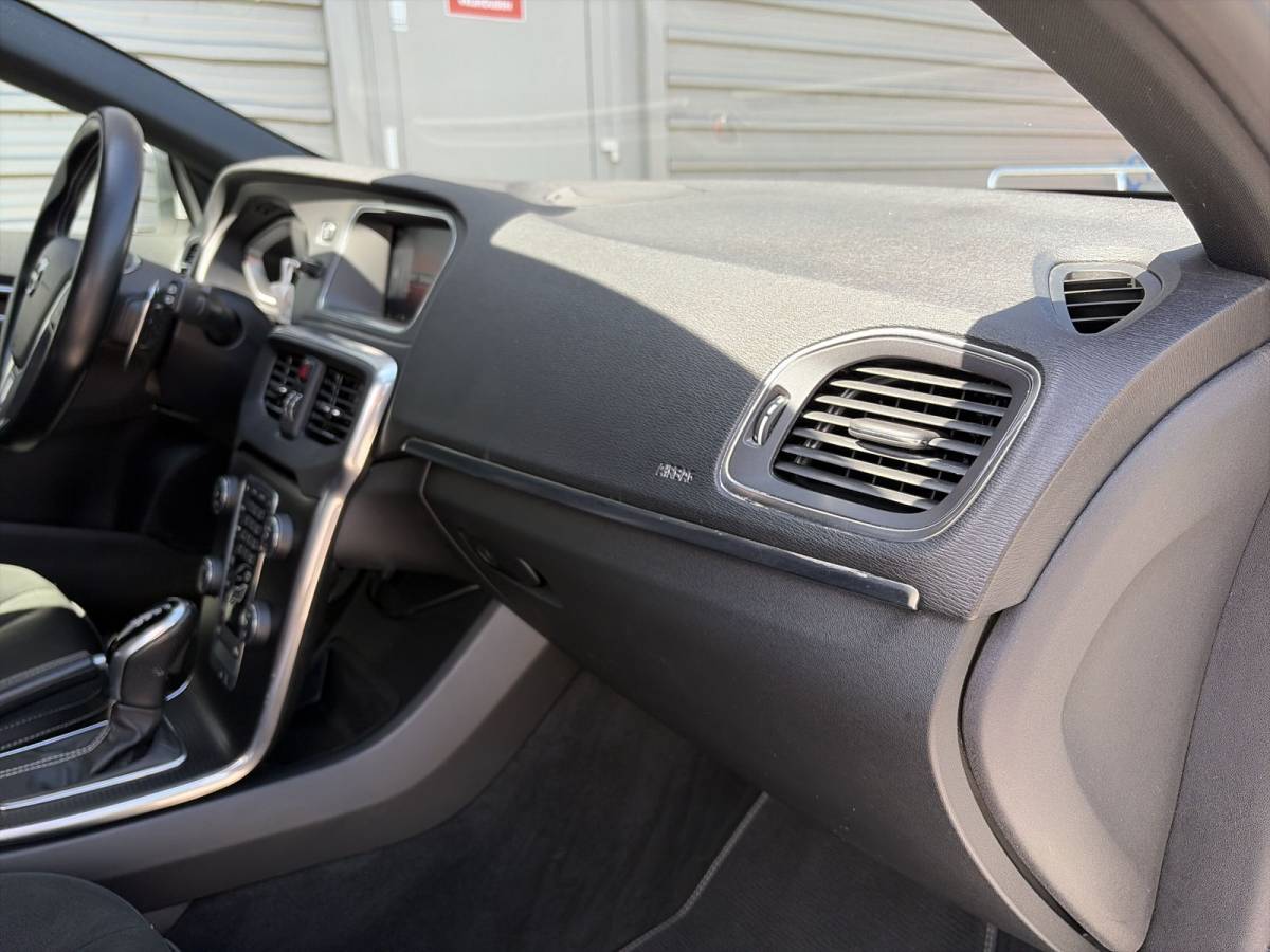 Volvo V40 Volvo V40 1.5 T3 Polar+ Sport / Audio Harman Kardon / Panorama dak / 17″ Velgen /