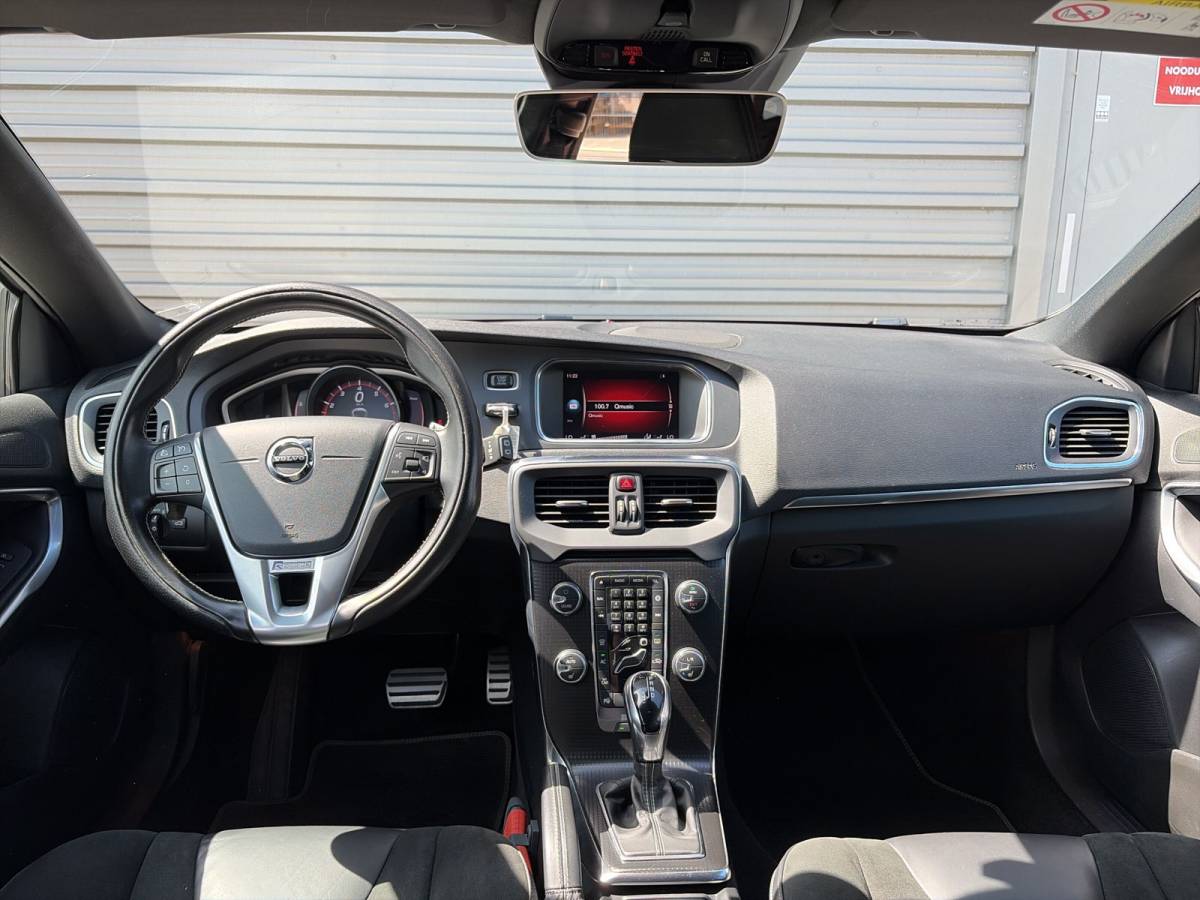 Volvo V40 Volvo V40 1.5 T3 Polar+ Sport / Audio Harman Kardon / Panorama dak / 17″ Velgen /