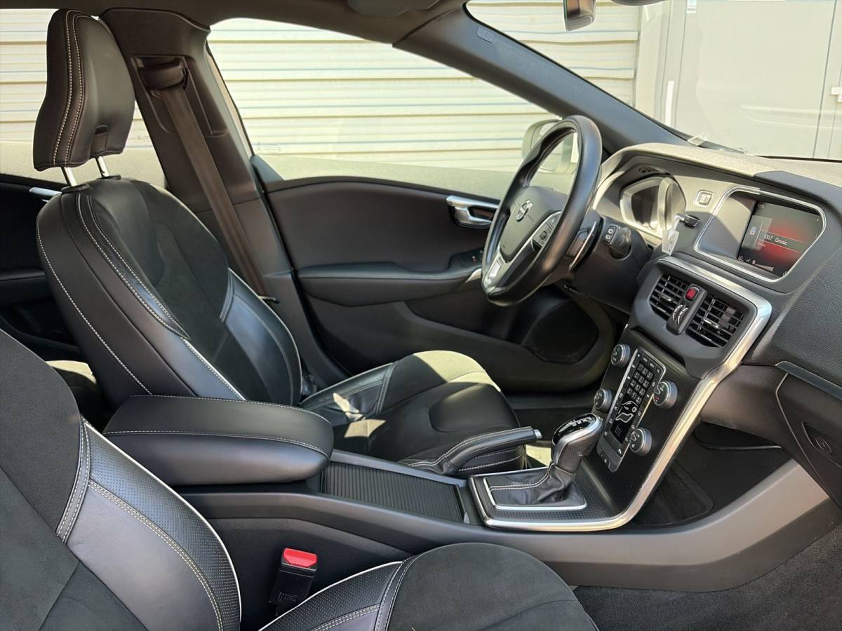 Volvo V40 Volvo V40 1.5 T3 Polar+ Sport / Audio Harman Kardon / Panorama dak / 17″ Velgen /
