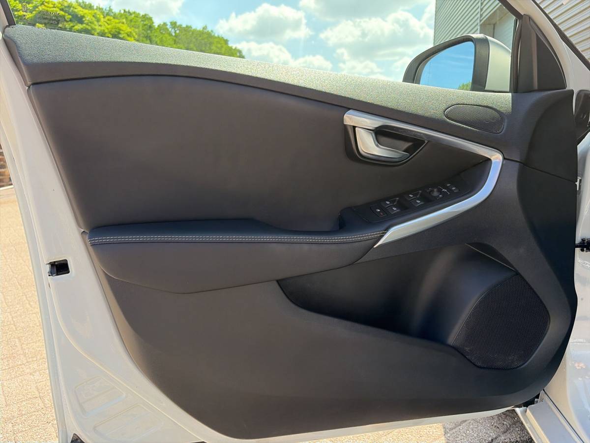 Volvo V40 Volvo V40 1.5 T3 Polar+ Sport / Audio Harman Kardon / Panorama dak / 17″ Velgen /