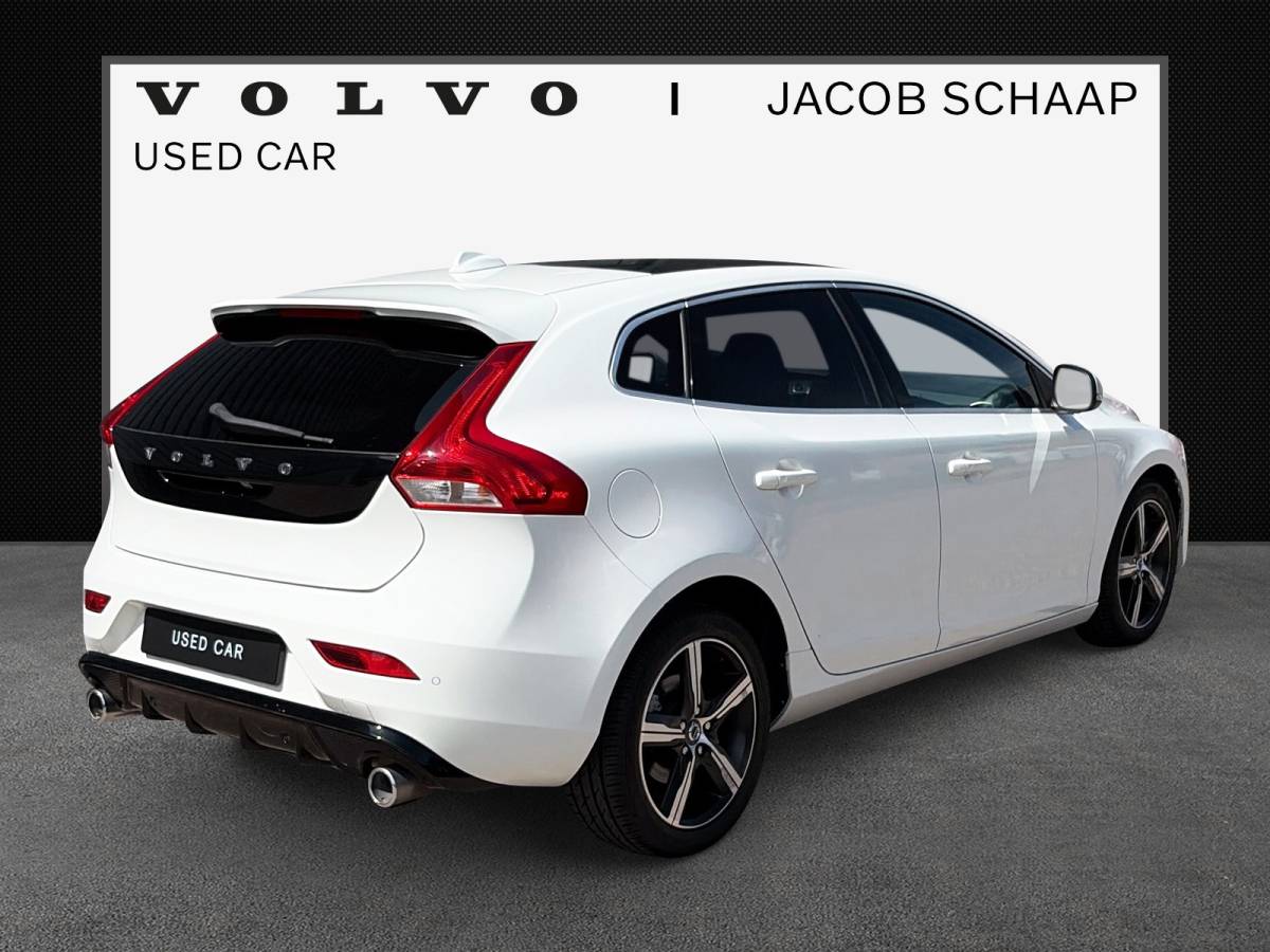 Volvo V40 Volvo V40 1.5 T3 Polar+ Sport / Audio Harman Kardon / Panorama dak / 17″ Velgen /