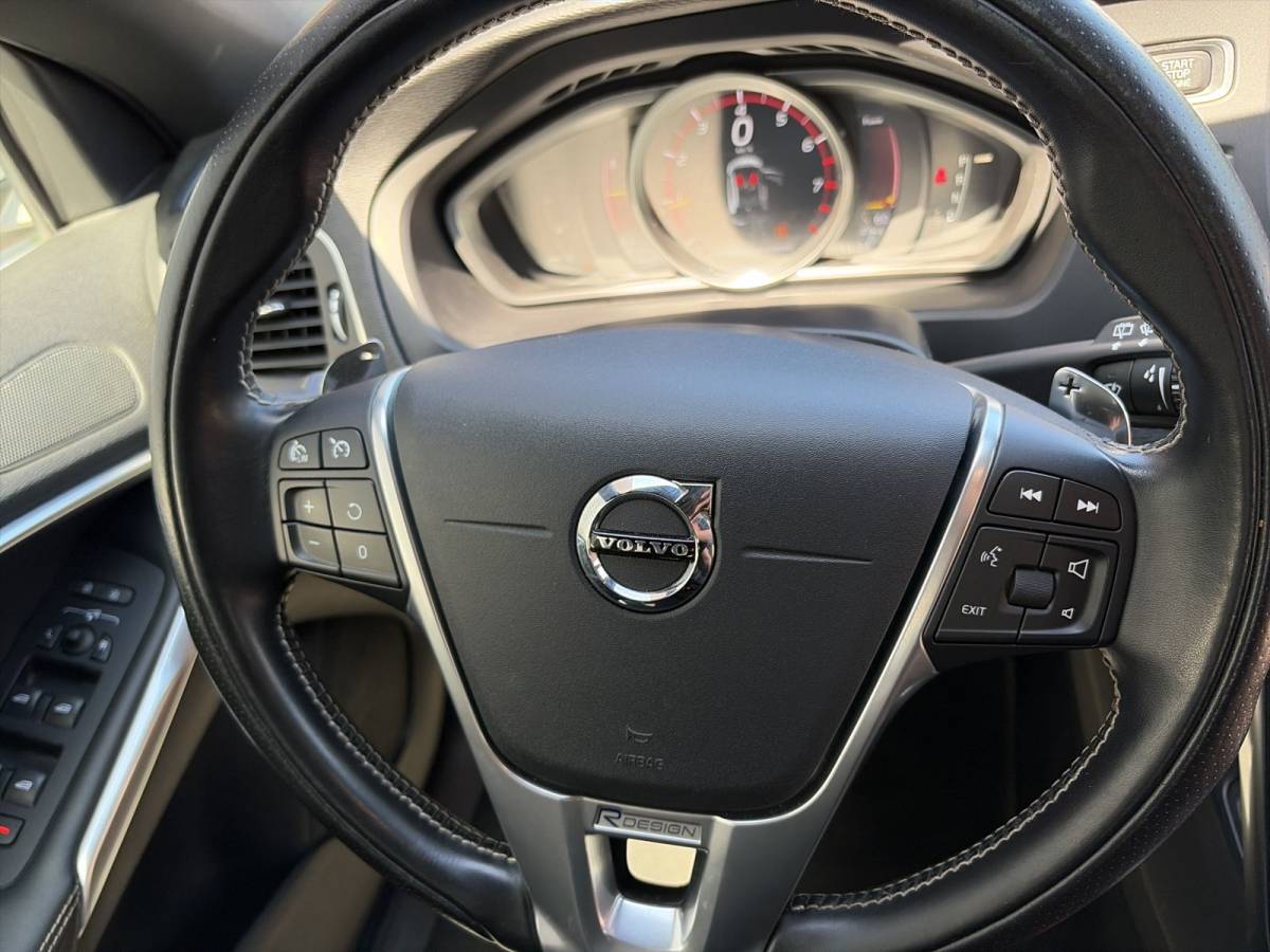 Volvo V40 Volvo V40 1.5 T3 Polar+ Sport / Audio Harman Kardon / Panorama dak / 17″ Velgen /