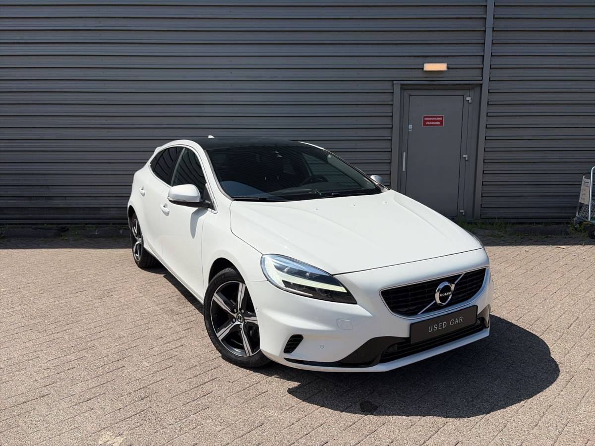 Volvo V40 Volvo V40 1.5 T3 Polar+ Sport / Audio Harman Kardon / Panorama dak / 17″ Velgen /