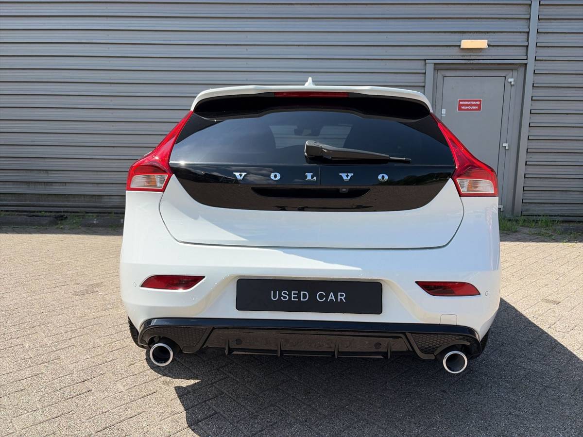 Volvo V40 Volvo V40 1.5 T3 Polar+ Sport / Audio Harman Kardon / Panorama dak / 17″ Velgen /