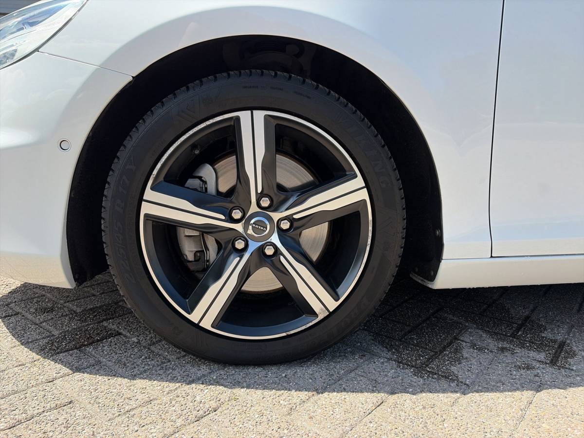 Volvo V40 Volvo V40 1.5 T3 Polar+ Sport / Audio Harman Kardon / Panorama dak / 17″ Velgen /
