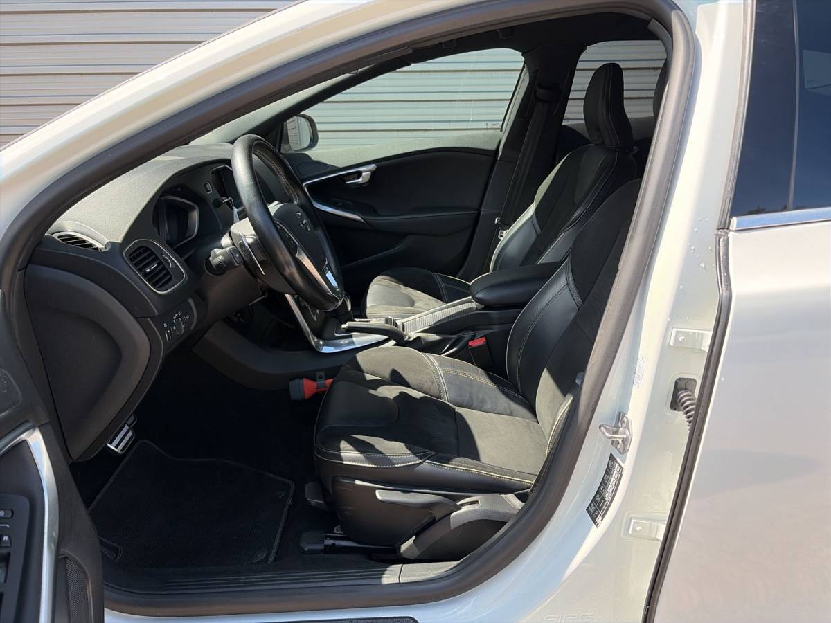 Volvo V40 Volvo V40 1.5 T3 Polar+ Sport / Audio Harman Kardon / Panorama dak / 17″ Velgen /