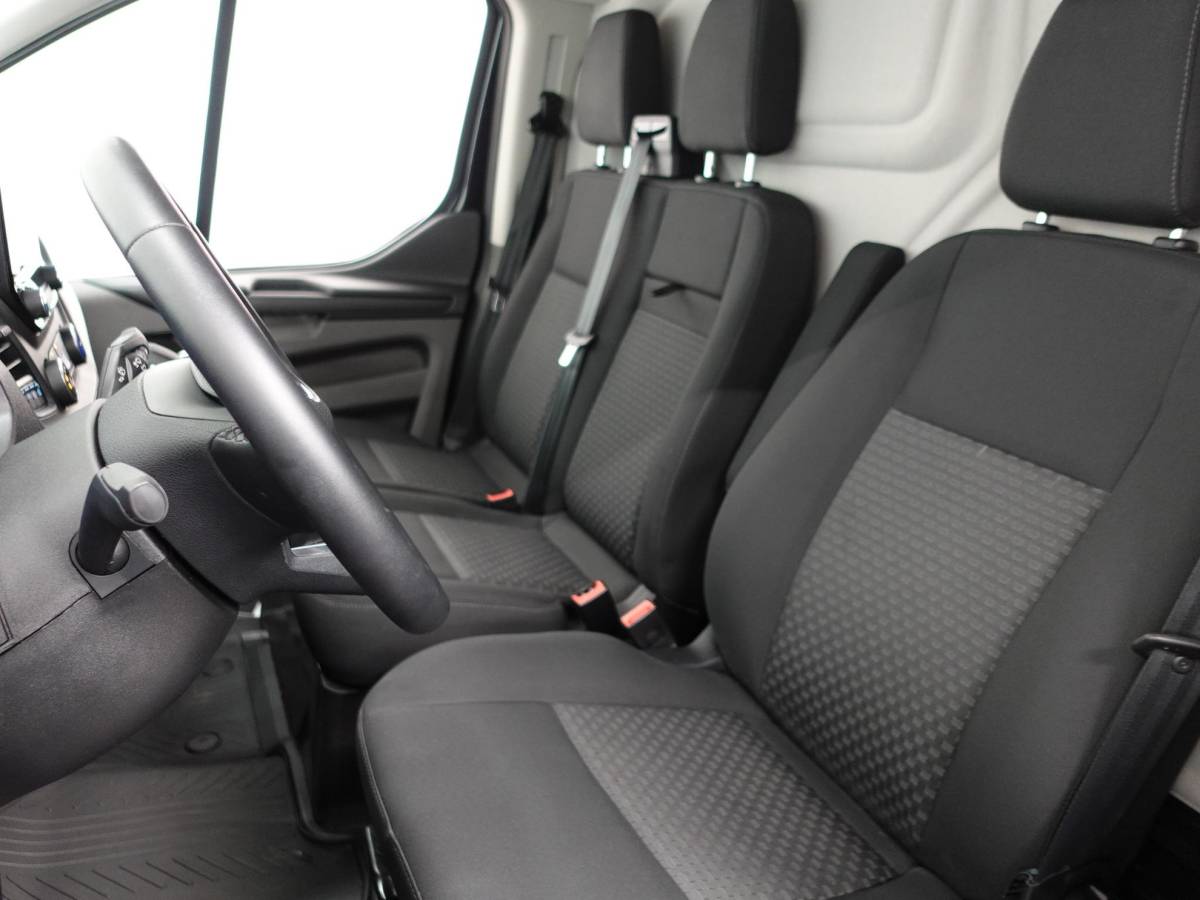 Ford Transit Custom Ford Transit Custom 300 2.0 TDCI L2H1 Trend Automaat Airco Navigatie Cruise Parkeersensoren Camera Trekhaak