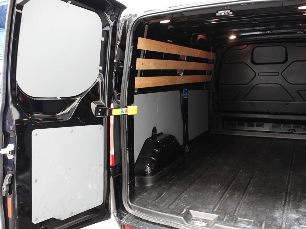 Ford Transit Custom Ford Transit Custom 300 2.0 TDCI L2H1 Trend Automaat Airco Navigatie Cruise Parkeersensoren Camera Trekhaak