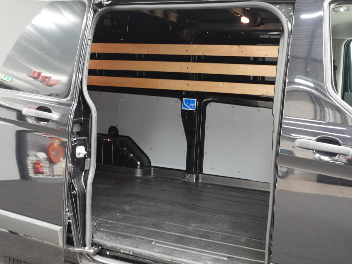 Ford Transit Custom Ford Transit Custom 300 2.0 TDCI L2H1 Trend Automaat Airco Navigatie Cruise Parkeersensoren Camera Trekhaak