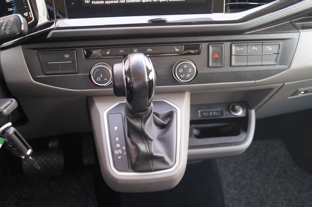 Volkswagen Transporter Volkswagen Transporter 2.0 TDI 199pk DSG Bulli 4Motion Dubbel cabine L2-H1