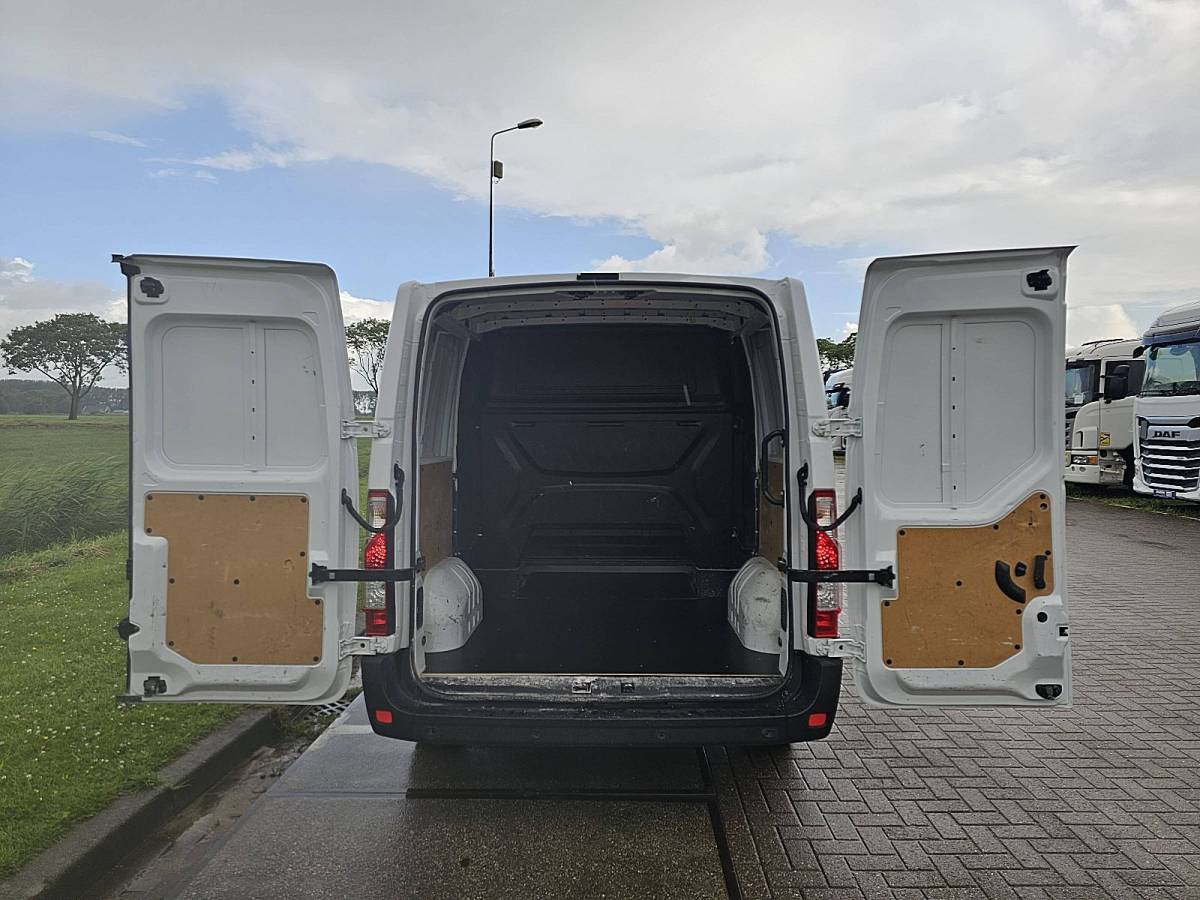 Renault Master RENAULT MASTER 2.3 l1h1 dubbel cabine!