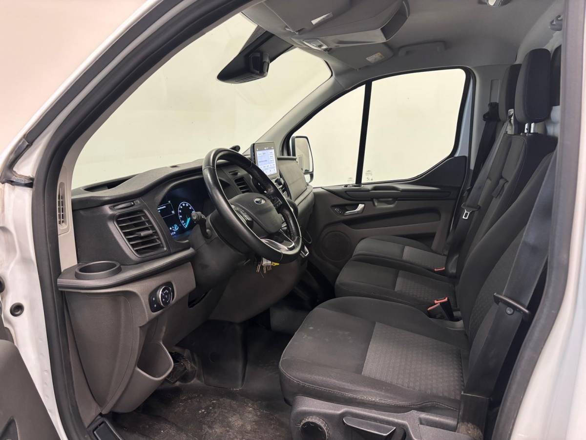 Ford Transit Custom Ford Transit Custom 320 2.0 TDCI L2H1 Trend Airco Cruise Control Trekhaak Lane Assist Stoelverwarming