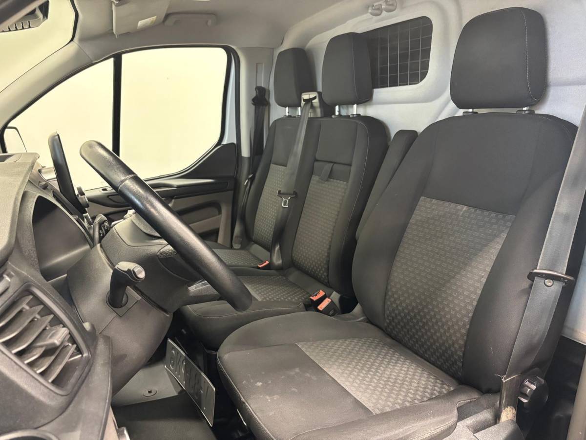 Ford Transit Custom Ford Transit Custom 320 2.0 TDCI L2H1 Trend Airco Cruise Control Trekhaak Lane Assist Stoelverwarming