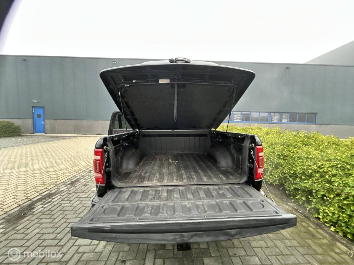 Dodge Ram 1500 Dodge Ram 1500 4X4 5.7 V8 4×4 Crew Cab Laramie black out lpg