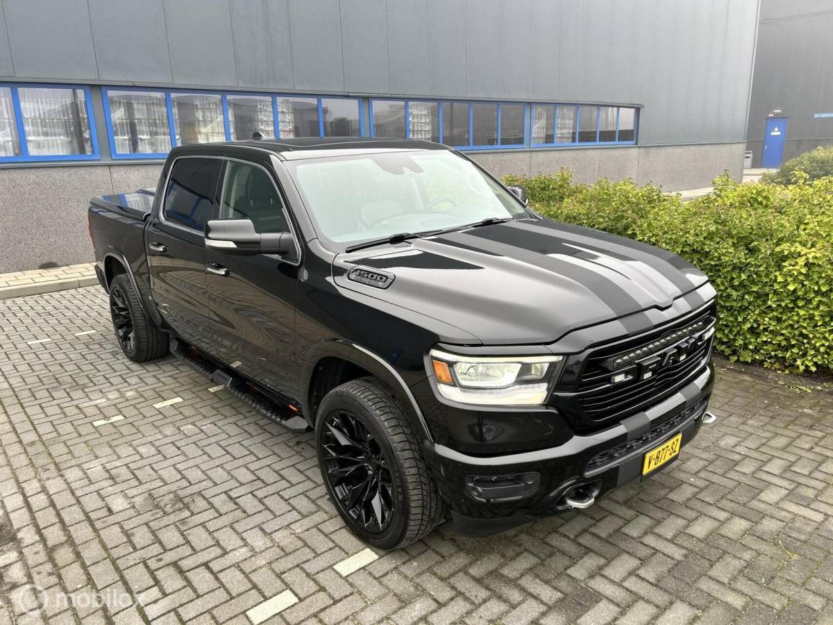 Dodge Ram 1500 Dodge Ram 1500 4X4 5.7 V8 4×4 Crew Cab Laramie black out lpg