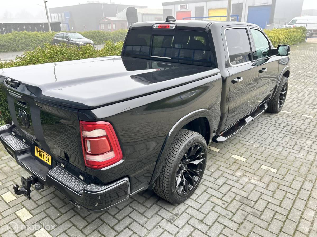 Dodge Ram 1500 Dodge Ram 1500 4X4 5.7 V8 4×4 Crew Cab Laramie black out lpg