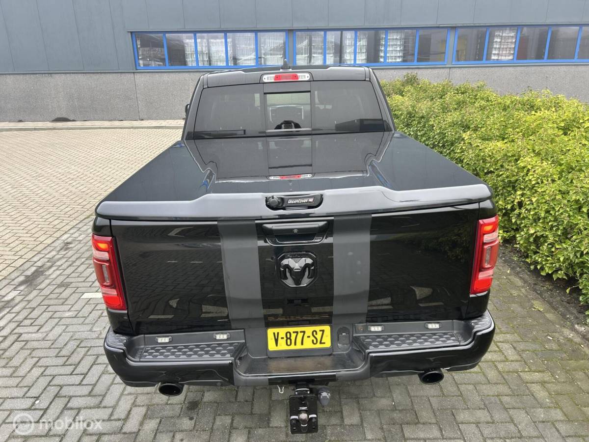 Dodge Ram 1500 Dodge Ram 1500 4X4 5.7 V8 4×4 Crew Cab Laramie black out lpg