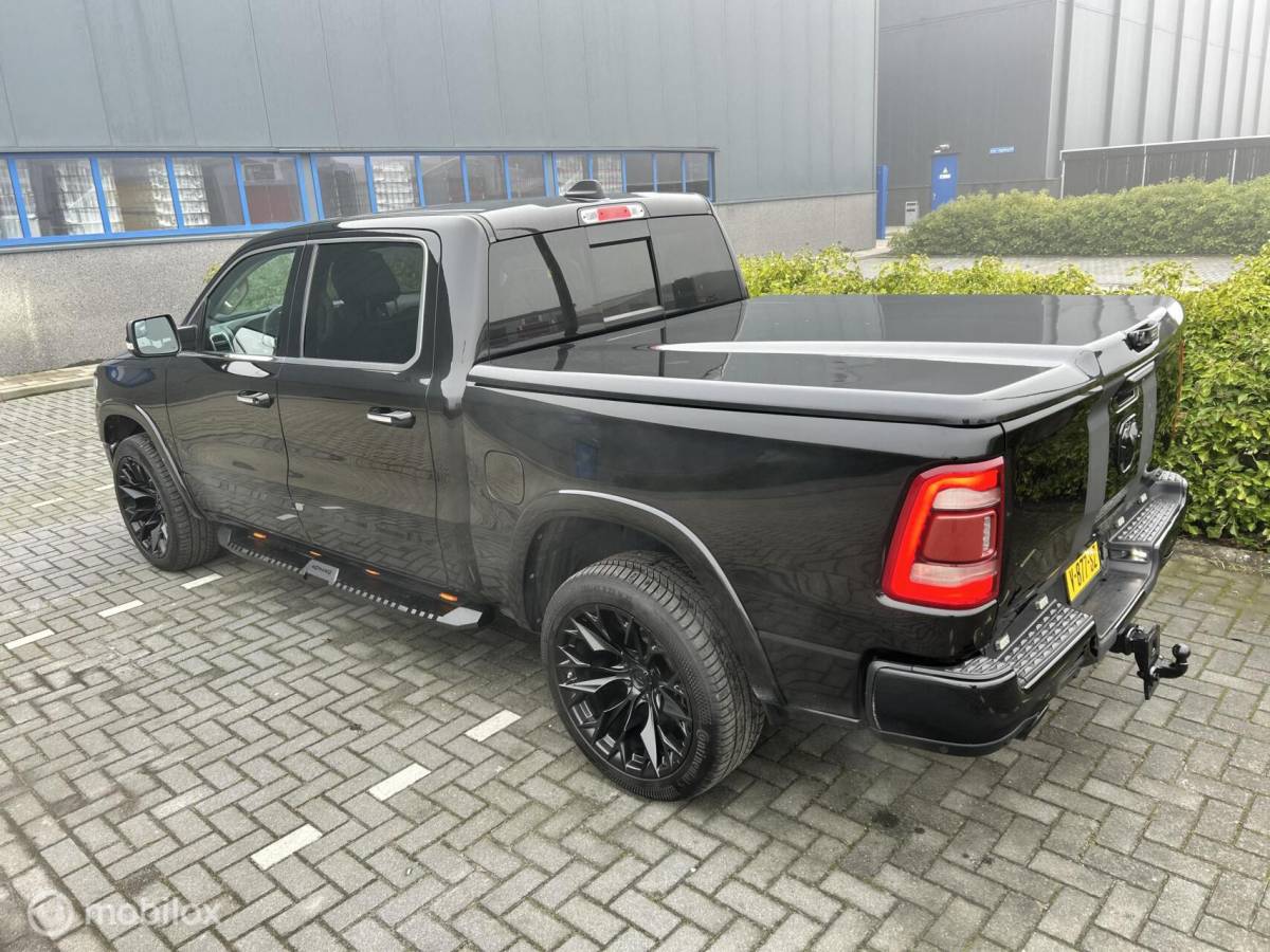 Dodge Ram 1500 Dodge Ram 1500 4X4 5.7 V8 4×4 Crew Cab Laramie black out lpg