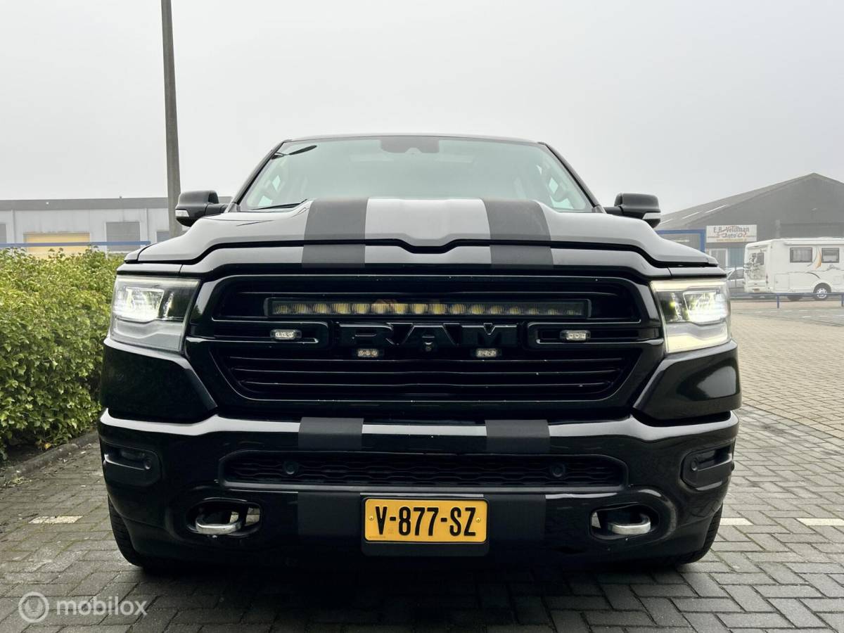 Dodge Ram 1500 Dodge Ram 1500 4X4 5.7 V8 4×4 Crew Cab Laramie black out lpg