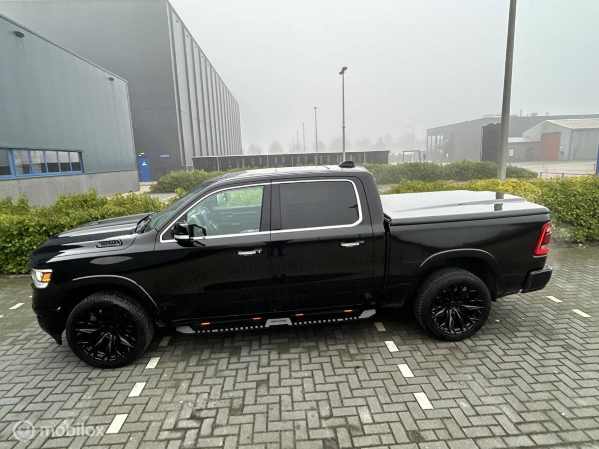 Dodge Ram 1500 Dodge Ram 1500 4X4 5.7 V8 4×4 Crew Cab Laramie black out lpg