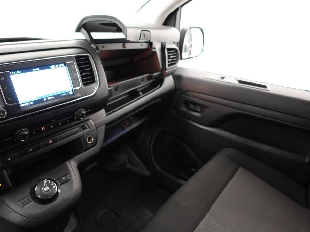 Peugeot Expert Peugeot Expert 2.0 BlueHDI 145PK L3 Automaat Cruise control Navigatie Trekhaak Carplay