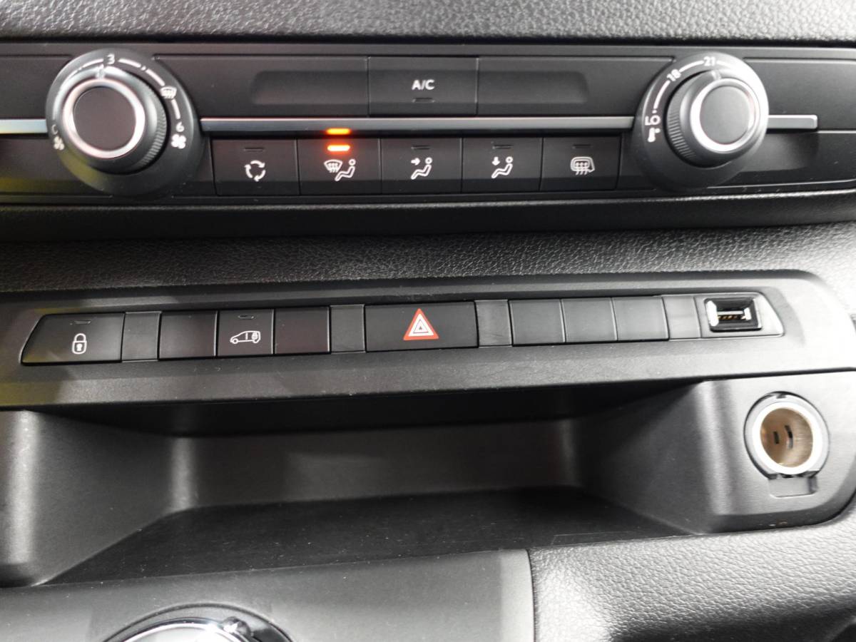 Peugeot Expert Peugeot Expert 2.0 BlueHDI 145PK L3 Automaat Cruise control Navigatie Trekhaak Carplay