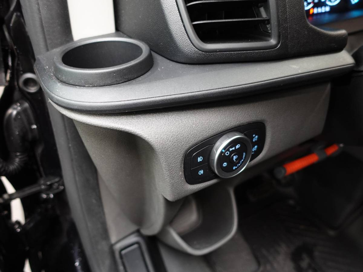 Ford Transit Custom Ford Transit Custom 130pk Automaat L2H1 Trend Navigatie Cruise control Camera Parkeersensoren Trekhaak Airco