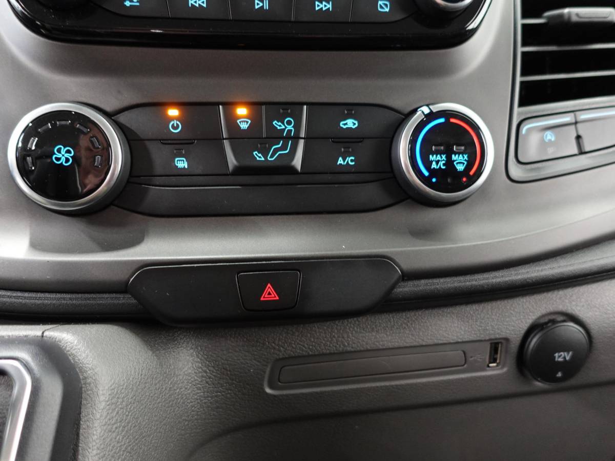 Ford Transit Custom Ford Transit Custom 130pk Automaat L2H1 Trend Navigatie Cruise control Camera Parkeersensoren Trekhaak Airco