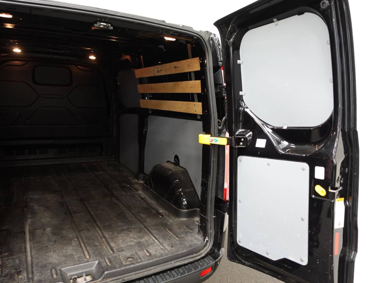 Ford Transit Custom Ford Transit Custom 130pk Automaat L2H1 Trend Navigatie Cruise control Camera Parkeersensoren Trekhaak Airco