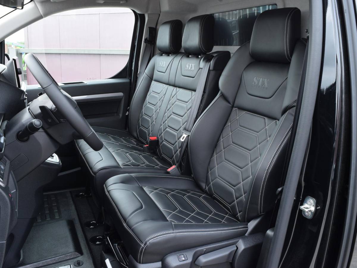 Citroën ë-Jumpy Citroen ë-Jumpy L3 75 kWh | STX Sport | Mooiste bus van NL (!) | Lederen bekleding | Spoilerpakket | 18 inch Lichtmetalen velgen | City NAV pakket | Comfort pakket | Winterpakket | 2x schuifdeur | laadruimtebetimmering |