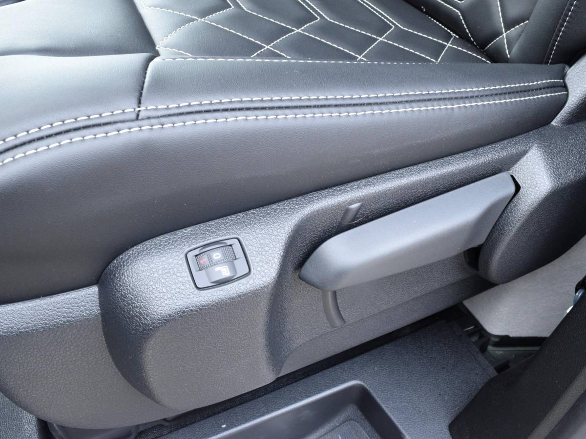Citroën ë-Jumpy Citroen ë-Jumpy L3 75 kWh | STX Sport | Mooiste bus van NL (!) | Lederen bekleding | Spoilerpakket | 18 inch Lichtmetalen velgen | City NAV pakket | Comfort pakket | Winterpakket | 2x schuifdeur | laadruimtebetimmering |