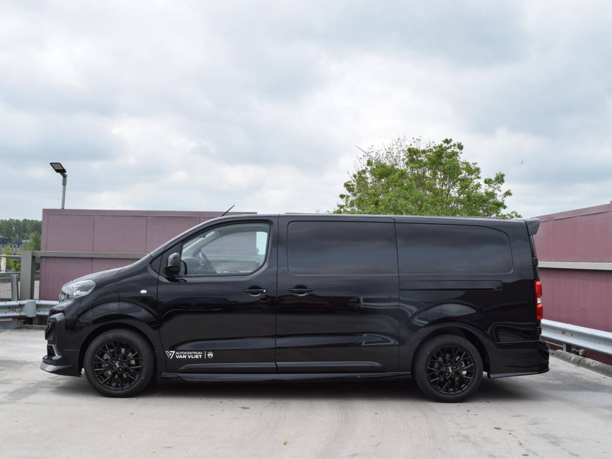 Citroën ë-Jumpy Citroen ë-Jumpy L3 75 kWh | STX Sport | Mooiste bus van NL (!) | Lederen bekleding | Spoilerpakket | 18 inch Lichtmetalen velgen | City NAV pakket | Comfort pakket | Winterpakket | 2x schuifdeur | laadruimtebetimmering |