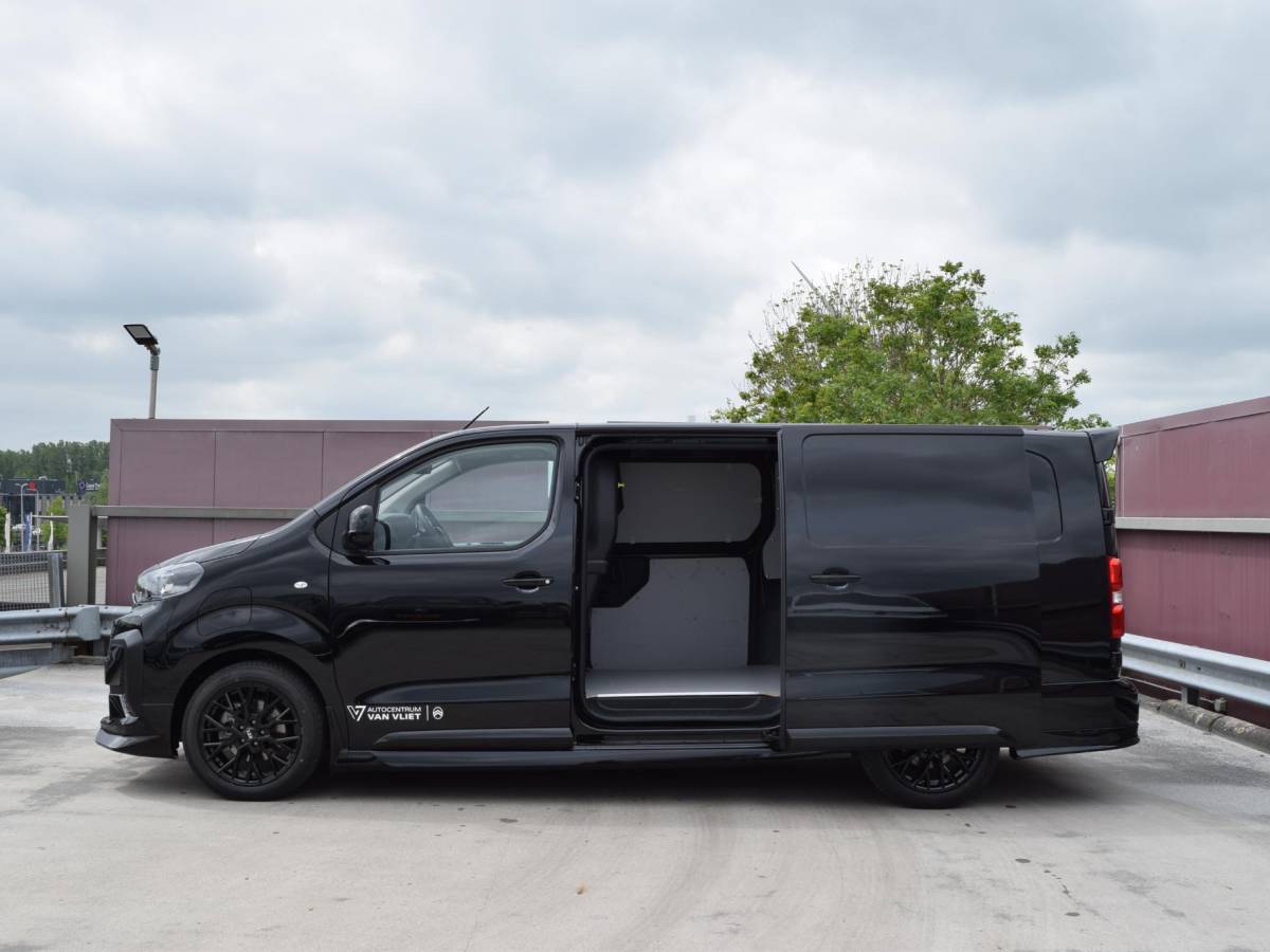 Citroën ë-Jumpy Citroen ë-Jumpy L3 75 kWh | STX Sport | Mooiste bus van NL (!) | Lederen bekleding | Spoilerpakket | 18 inch Lichtmetalen velgen | City NAV pakket | Comfort pakket | Winterpakket | 2x schuifdeur | laadruimtebetimmering |