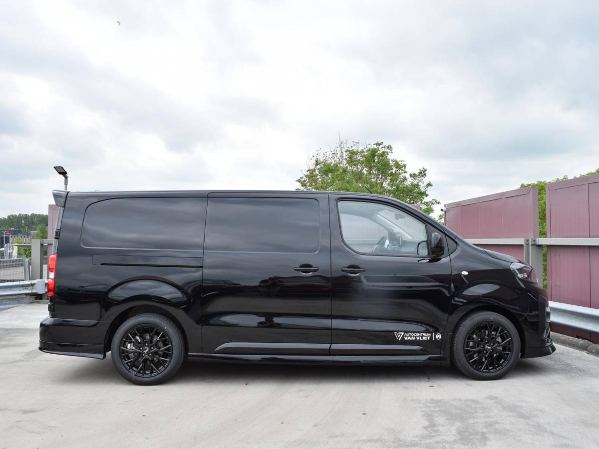Citroën ë-Jumpy Citroen ë-Jumpy L3 75 kWh | STX Sport | Mooiste bus van NL (!) | Lederen bekleding | Spoilerpakket | 18 inch Lichtmetalen velgen | City NAV pakket | Comfort pakket | Winterpakket | 2x schuifdeur | laadruimtebetimmering |