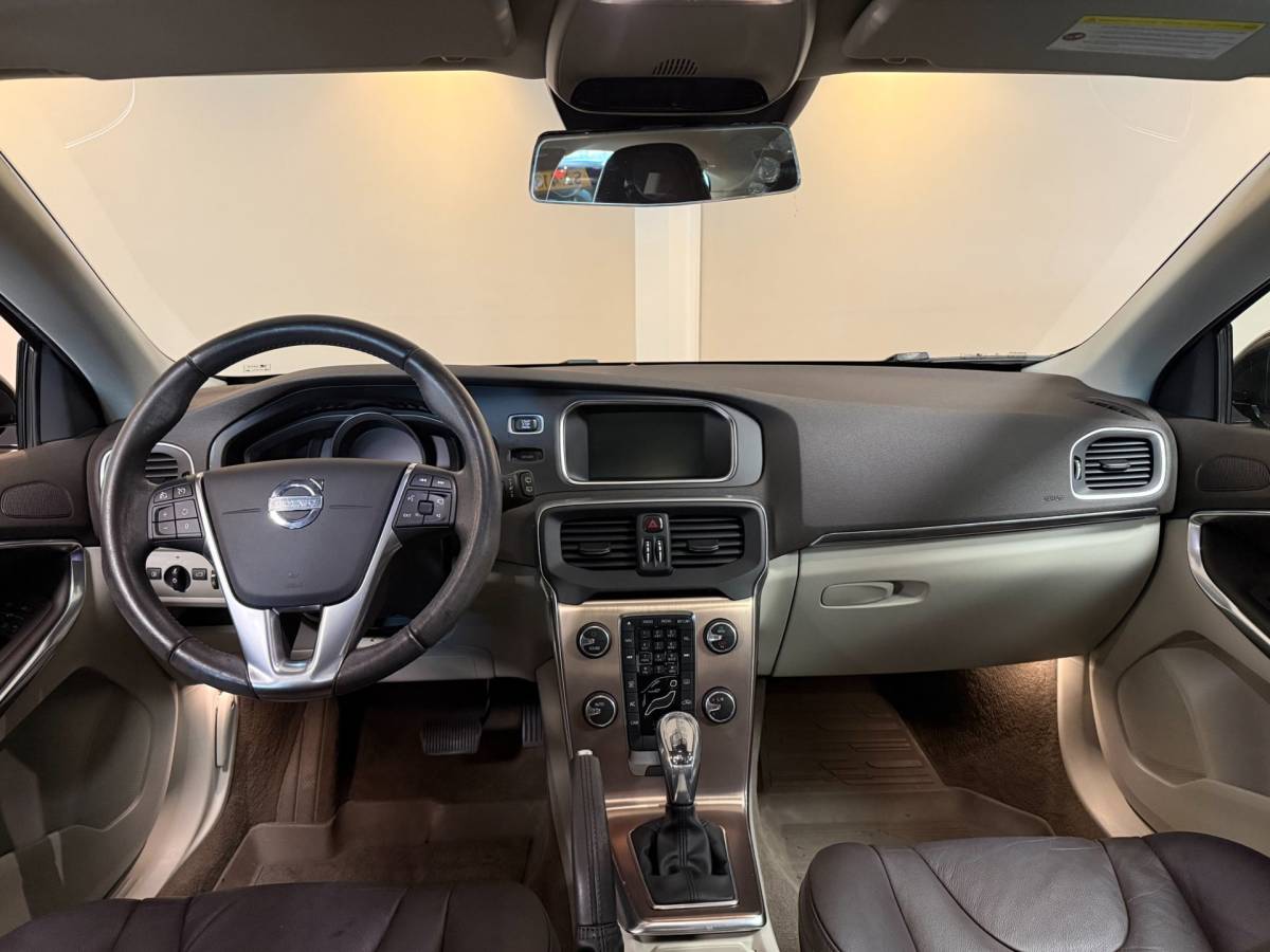 Volvo V40 Volvo V40 Cross Country 2.5 T5 Momentum *Automaat* 254Pk! Trekhaak|Camera|Leer|Rose goud