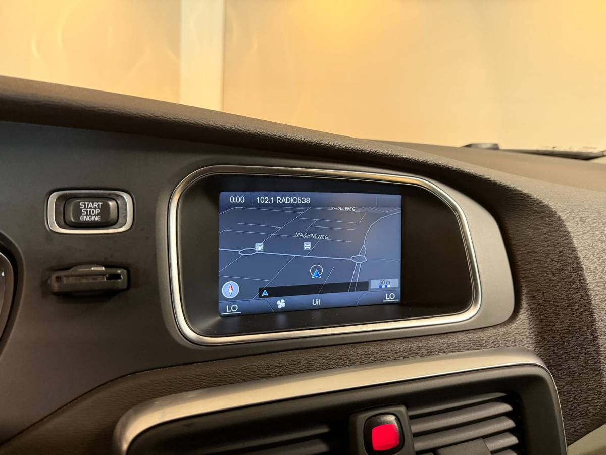 Volvo V40 Volvo V40 Cross Country 2.5 T5 Momentum *Automaat* 254Pk! Trekhaak|Camera|Leer|Rose goud