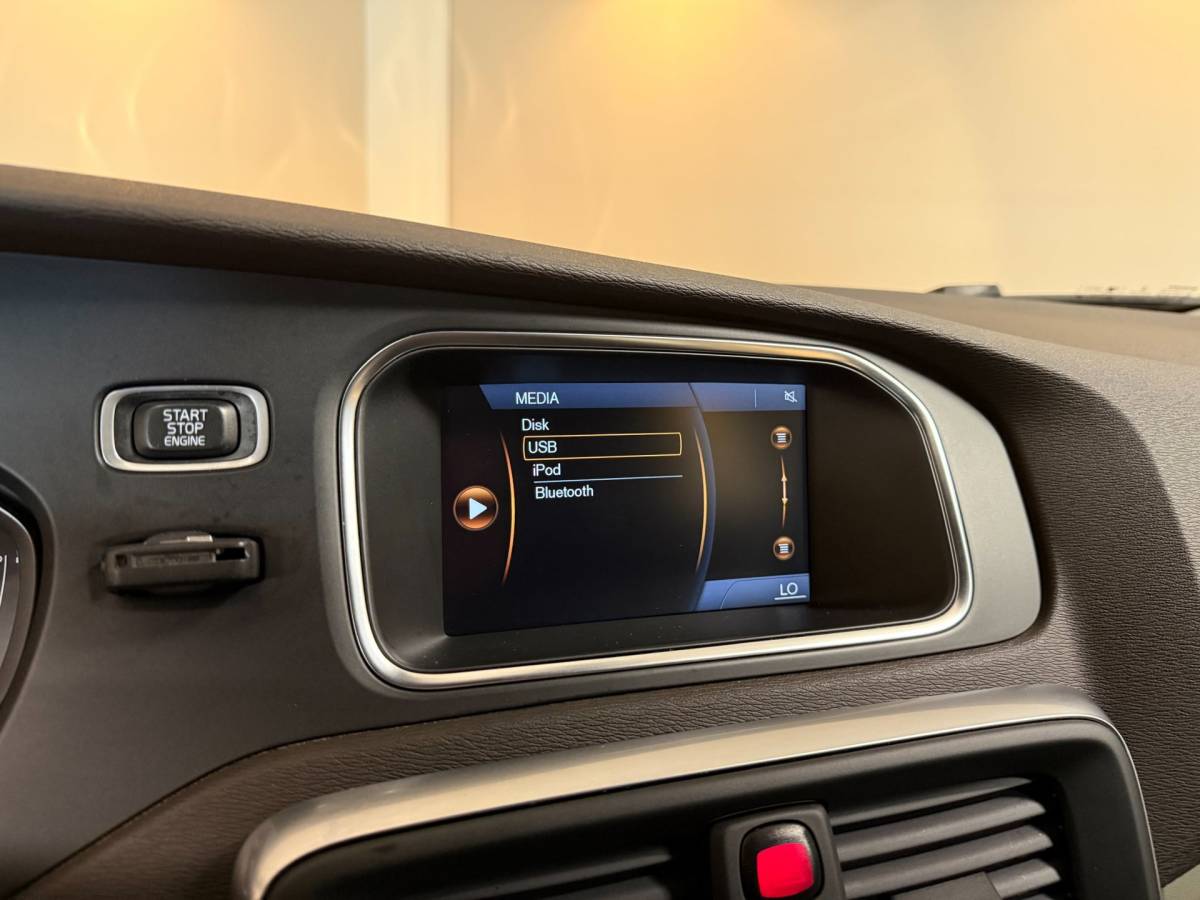 Volvo V40 Volvo V40 Cross Country 2.5 T5 Momentum *Automaat* 254Pk! Trekhaak|Camera|Leer|Rose goud