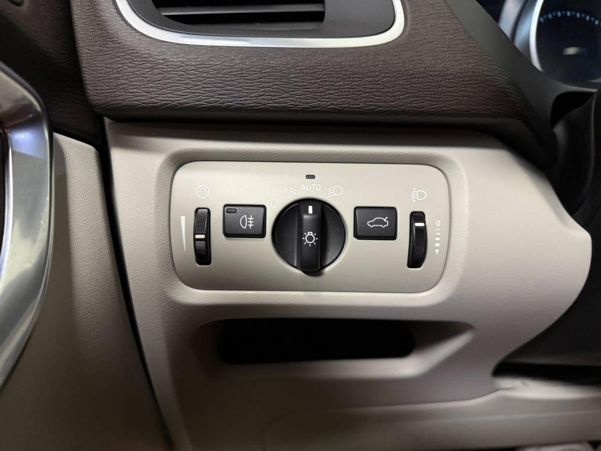 Volvo V40 Volvo V40 Cross Country 2.5 T5 Momentum *Automaat* 254Pk! Trekhaak|Camera|Leer|Rose goud