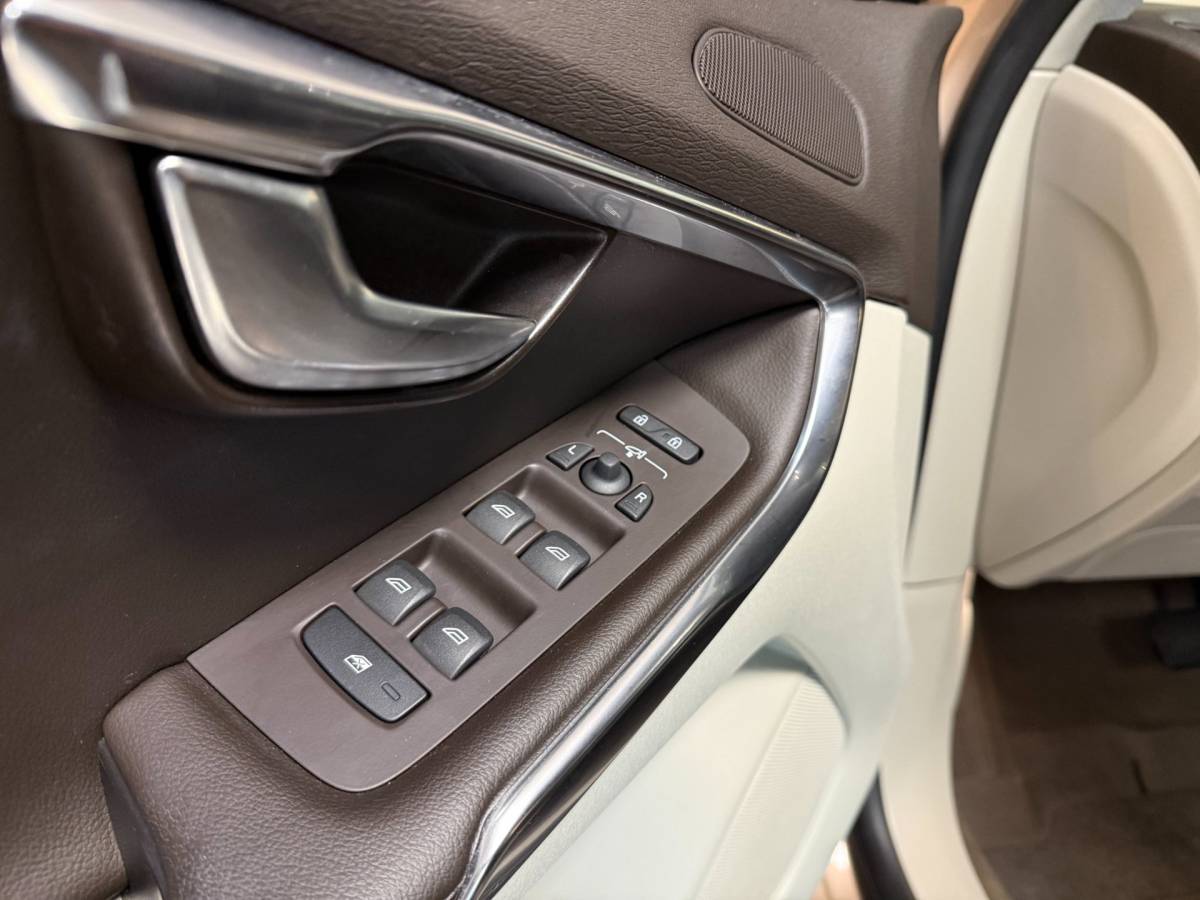Volvo V40 Volvo V40 Cross Country 2.5 T5 Momentum *Automaat* 254Pk! Trekhaak|Camera|Leer|Rose goud