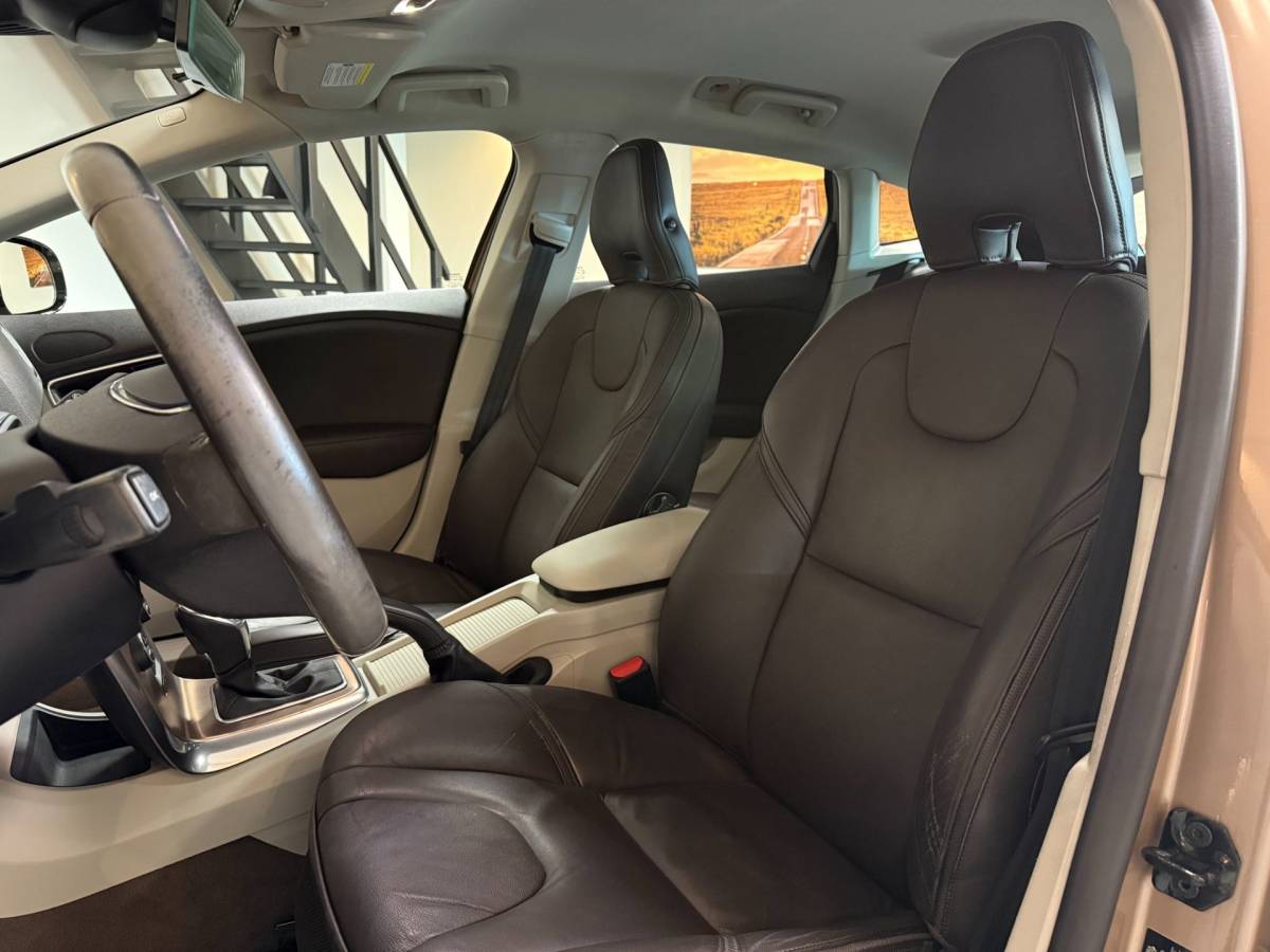 Volvo V40 Volvo V40 Cross Country 2.5 T5 Momentum *Automaat* 254Pk! Trekhaak|Camera|Leer|Rose goud