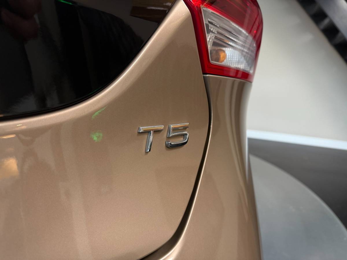 Volvo V40 Volvo V40 Cross Country 2.5 T5 Momentum *Automaat* 254Pk! Trekhaak|Camera|Leer|Rose goud