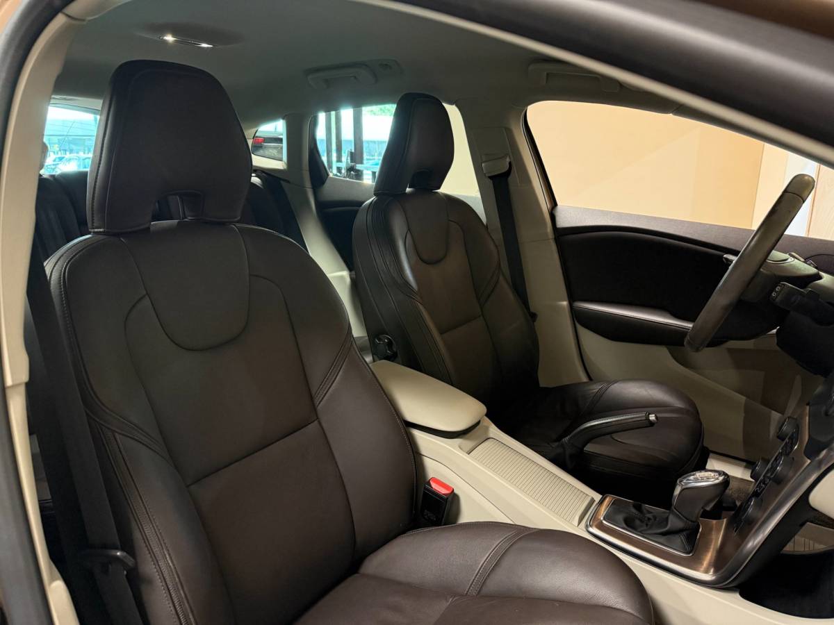 Volvo V40 Volvo V40 Cross Country 2.5 T5 Momentum *Automaat* 254Pk! Trekhaak|Camera|Leer|Rose goud