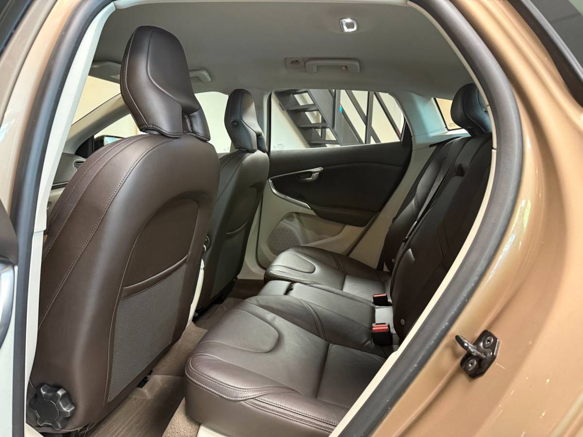 Volvo V40 Volvo V40 Cross Country 2.5 T5 Momentum *Automaat* 254Pk! Trekhaak|Camera|Leer|Rose goud
