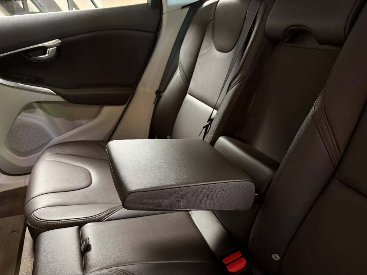 Volvo V40 Volvo V40 Cross Country 2.5 T5 Momentum *Automaat* 254Pk! Trekhaak|Camera|Leer|Rose goud