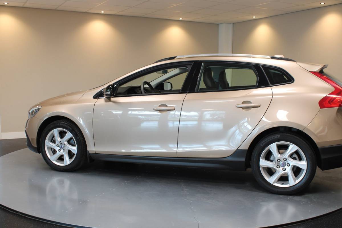 Volvo V40 Volvo V40 Cross Country 2.5 T5 Momentum *Automaat* 254Pk! Trekhaak|Camera|Leer|Rose goud