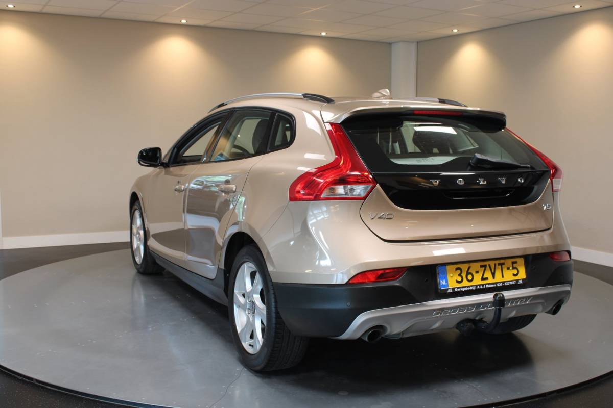 Volvo V40 Volvo V40 Cross Country 2.5 T5 Momentum *Automaat* 254Pk! Trekhaak|Camera|Leer|Rose goud
